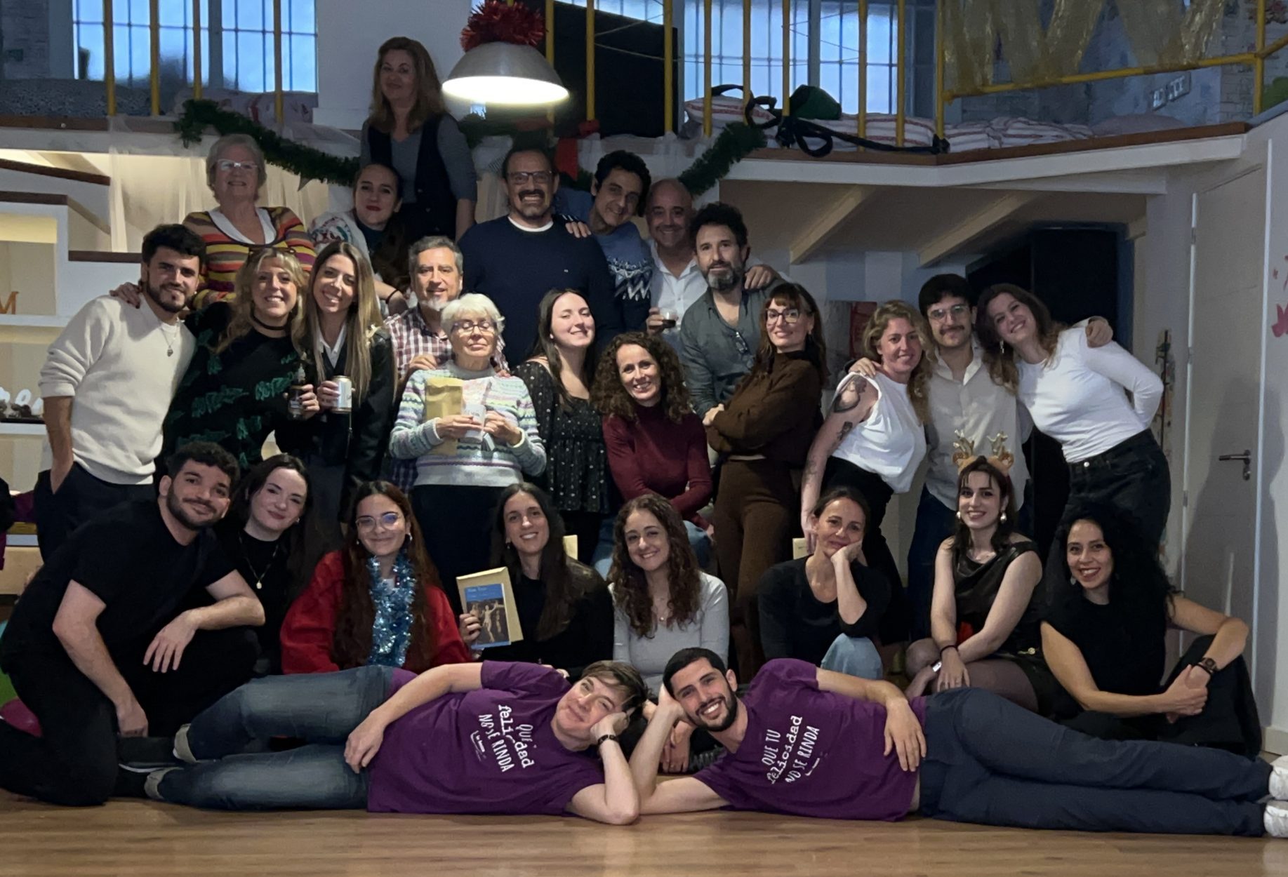 Grupo de alumnos y alumnas en La Barca Otro Teatro, escuela de teatro en Sevilla