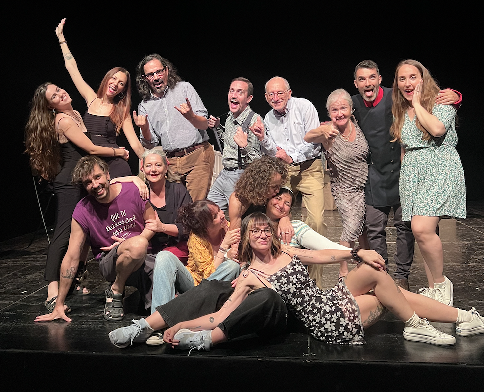 Alumnado de La Barca Otro Teatro durante una clase de teatro en Sevilla